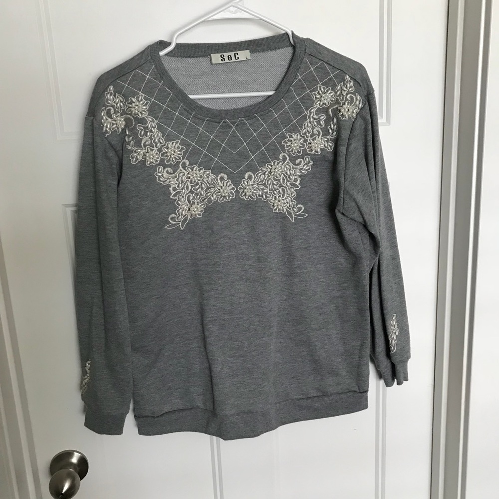 Grey and Pearl accent sweatshirt size L